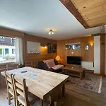 Spacious 2 Bedroom With Terrace Center Appartement *